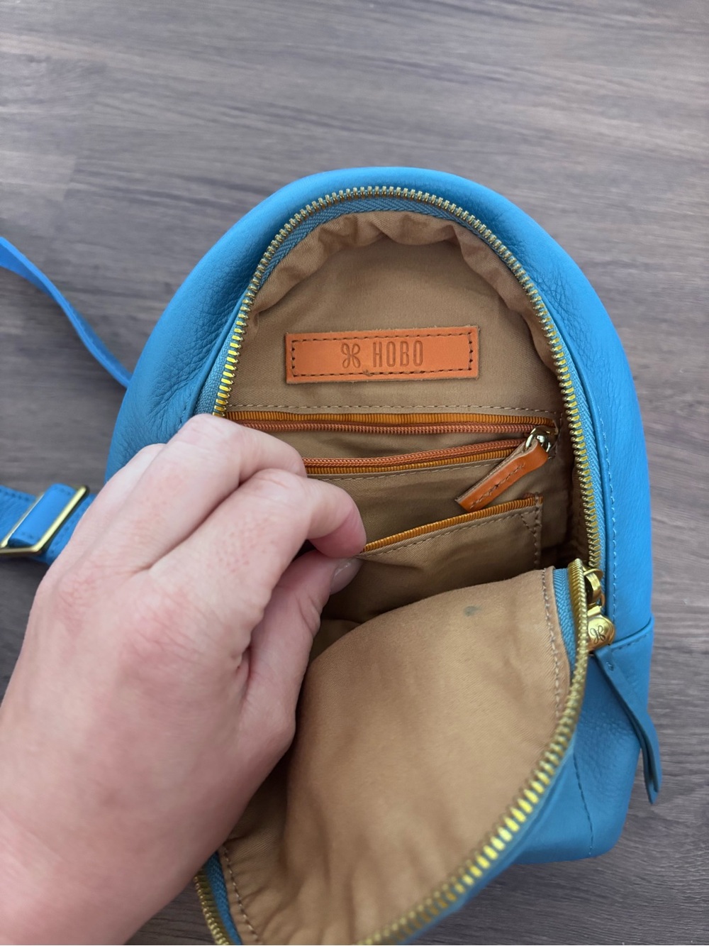 NWOT HOBO pebbled leather “Fern” sling bag in peacock blue - Picture 7 of 12